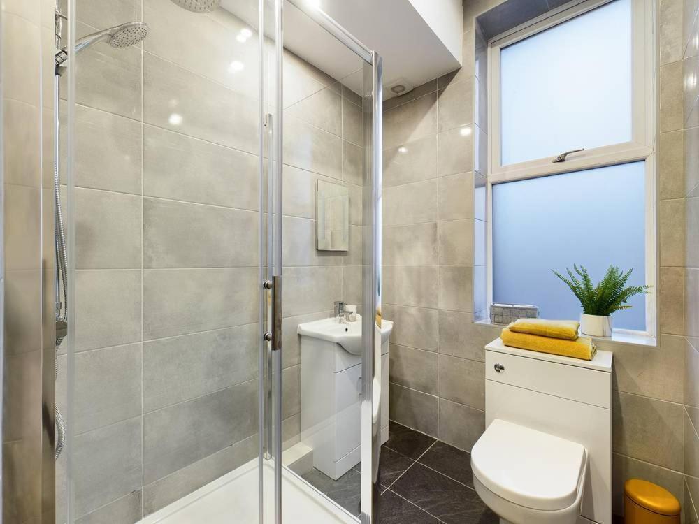 Gibson Manor Apartments Уолласи Экстерьер фото